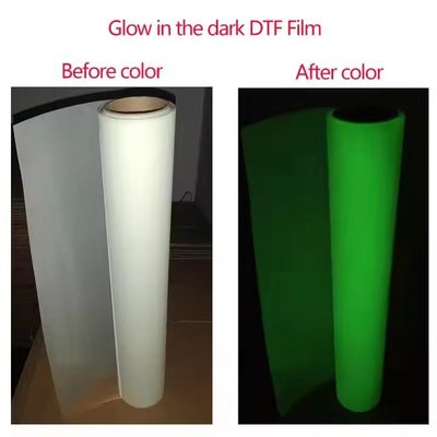 สีเขียว สีกลางคืน สีสว่าง สีถ่ายถ่ายความร้อน สีสว่างในความมืด สี DTF PET สําหรับเสื้อผ้า พิมพ์โลโก้พิเศษ
